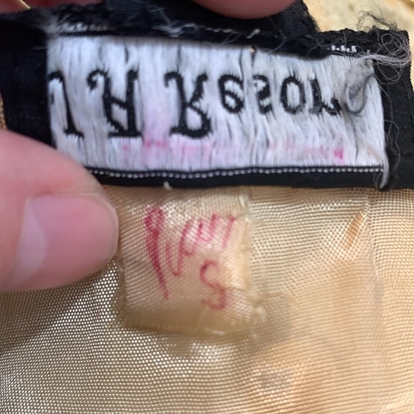 JA Resort | Vintage Gold 80’s Silk Tassel Wood Bead Quilted Open Front Jacket - Picture 16 of 17